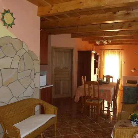 Diofa Vendeghaz Appartement *